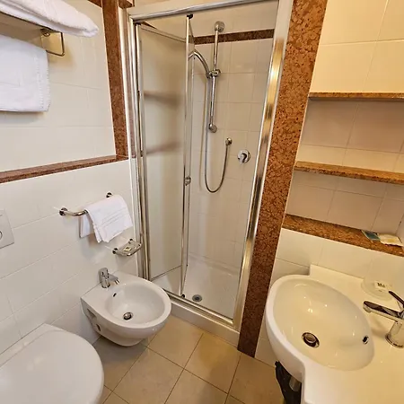 Fiorella Hotel 2*