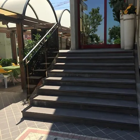 Fiorella Hotell 2*